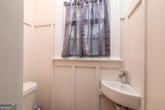 bathroom featuring sink and toilet