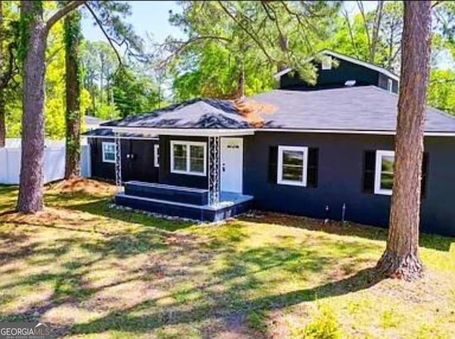 ranch-style home with a front lawn