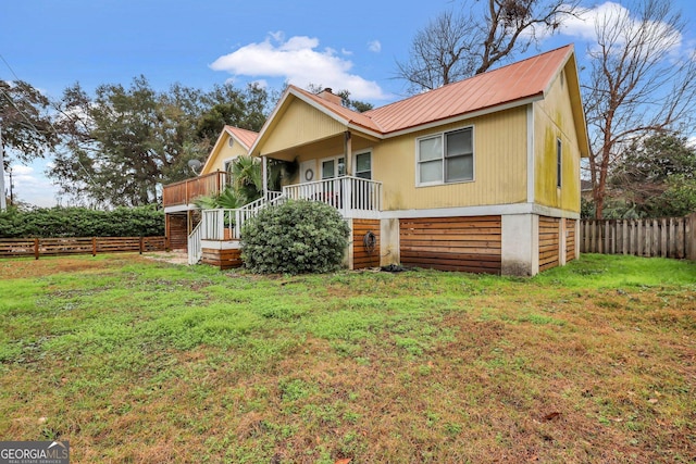 view of front of home with a front yard