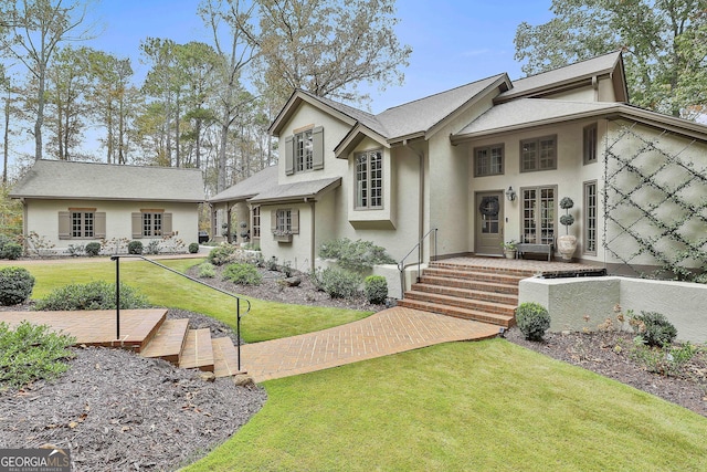 view of front of property with a front lawn