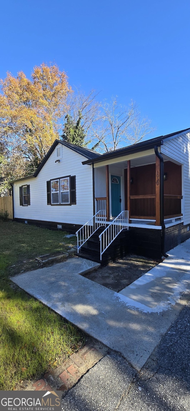 view of front facade featuring a porch