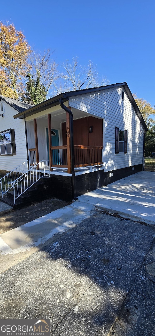 view of front of house with a porch