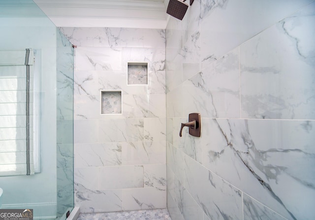 bathroom featuring tiled shower