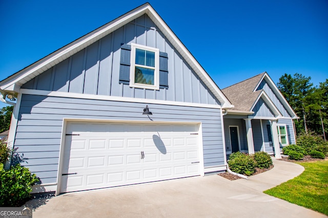 view of front of home featuring a garage