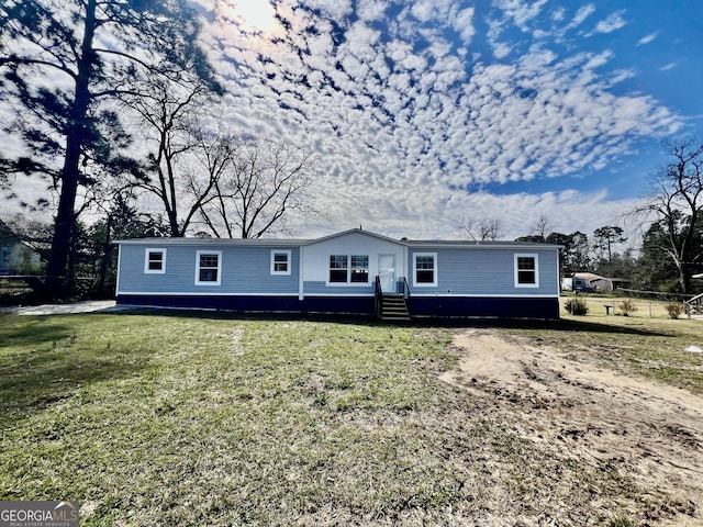 1404 1st Ave, Rochelle, GA 31079 - manufactured / mobile home featuring a front yard