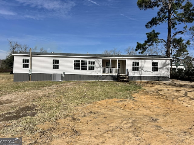 view of front facade featuring central AC, a front lawn, and a porch