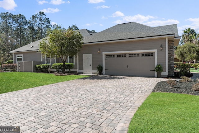 view of front of property featuring a front lawn and a garage