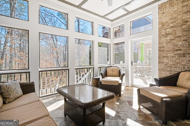 sunroom with ceiling fan