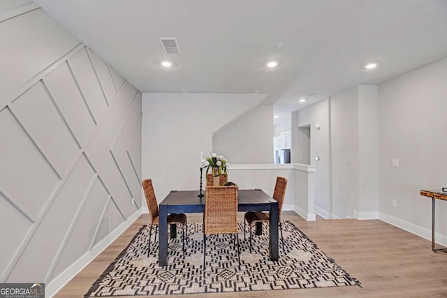 dining room with baseboards, recessed lighting, visible vents, and light wood-style floors