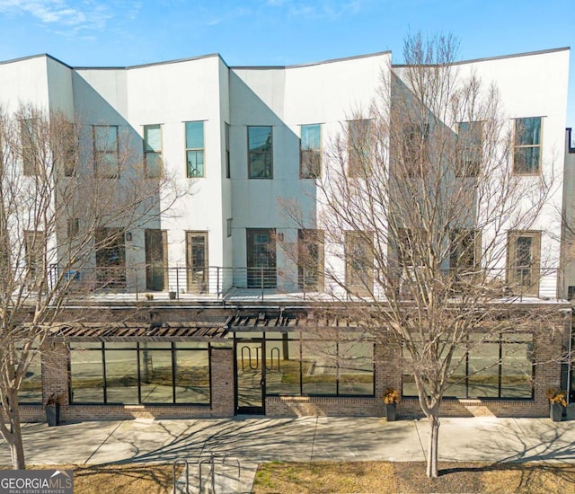 view of front of home featuring a balcony