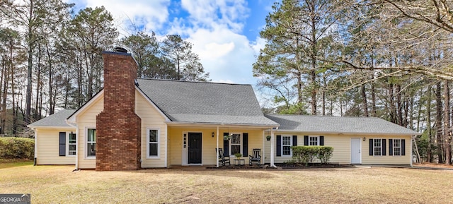 view of front of property with covered porch and a front lawn