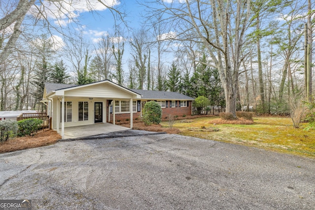 single story home featuring a front yard and a carport