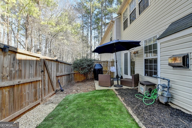 view of yard featuring a fenced backyard