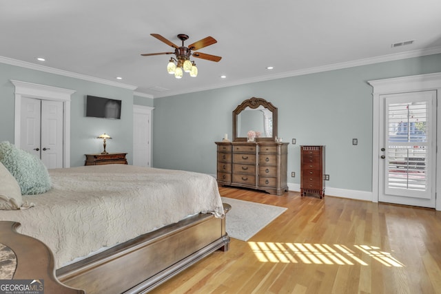 bedroom with ceiling fan, ornamental molding, and light hardwood / wood-style floors