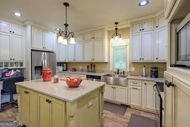 153 Falls Creek Dr, Hiawassee, GA 30546 - kitchen featuring appliances with stainless steel finishes, a chandelier, light wood finished floors, recessed lighting, and a center island