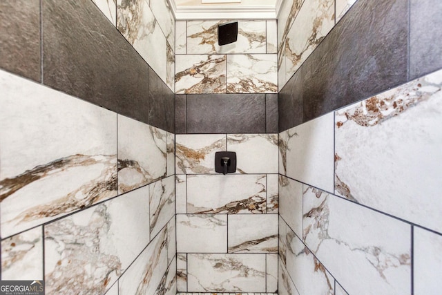 details with a tile shower
