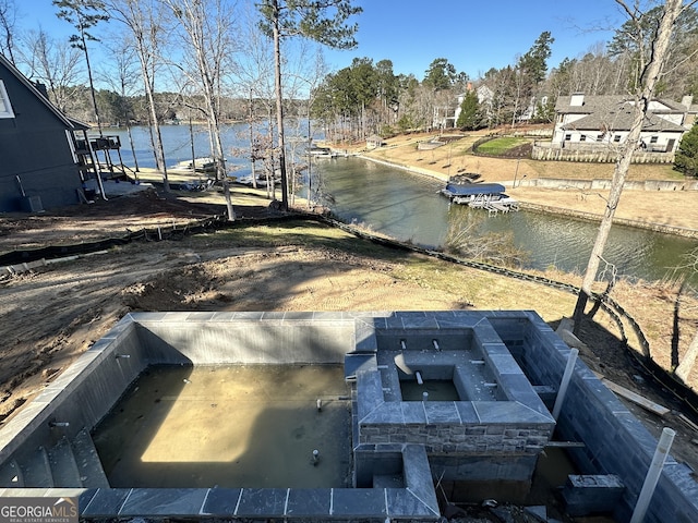 view of yard featuring a water view