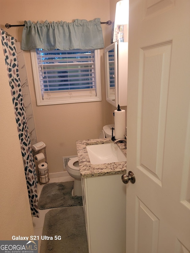 2335 Boulder Rd SE, Atlanta, GA 30316 - full bathroom featuring toilet, vanity, curtained shower, visible vents, and tile patterned flooring