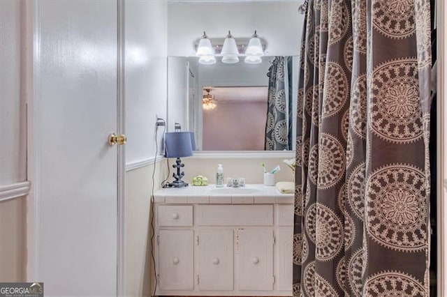 full bathroom featuring vanity