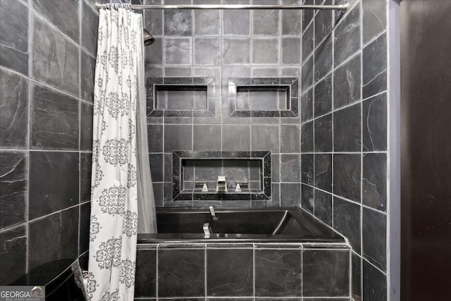 full bath with tiled shower / bath combo