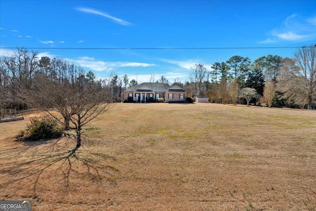 view of front of home featuring a front lawn