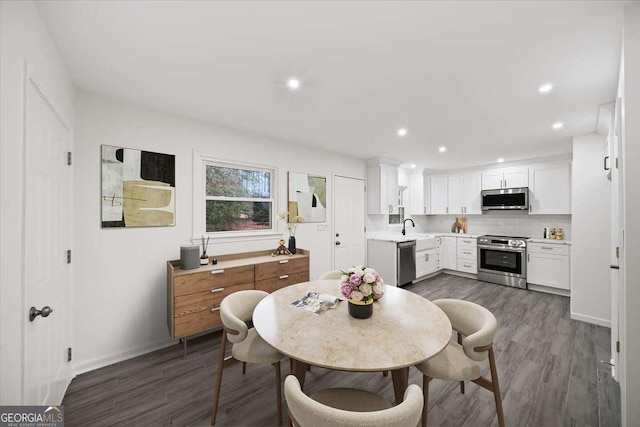 dining area featuring dark wood-style floors, recessed lighting, and baseboards