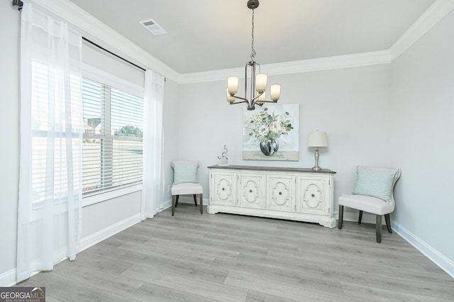 sitting room featuring a notable chandelier, visible vents, baseboards, light wood-type flooring, and crown molding