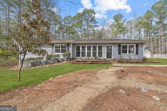 ranch-style house featuring a front lawn