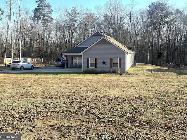 view of side of property featuring a lawn