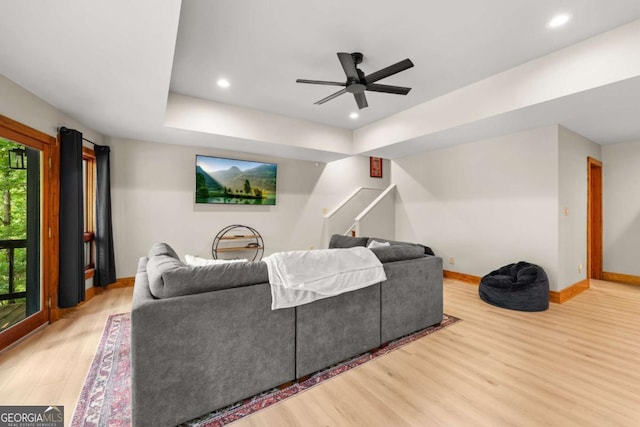 living room featuring light wood-style floors, baseboards, and recessed lighting