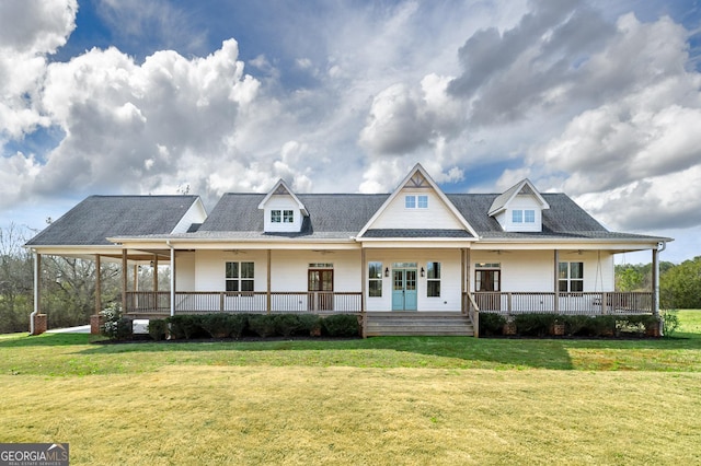 view of front of house featuring a front lawn, a ceiling fan, and covered porch