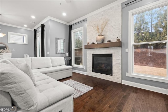 living area featuring ornamental molding, dark wood-style flooring, plenty of natural light, and baseboards