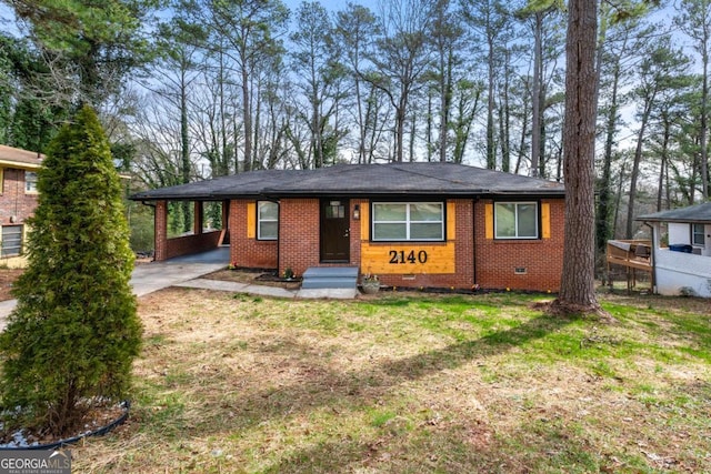 view of front of property featuring brick siding, crawl space, and a front yard