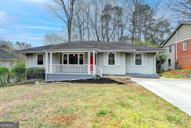 single story home featuring a porch and a front yard