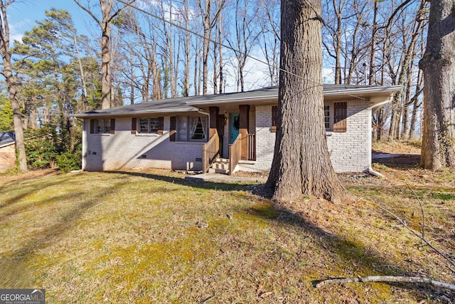 ranch-style home with crawl space, a front lawn, and brick siding