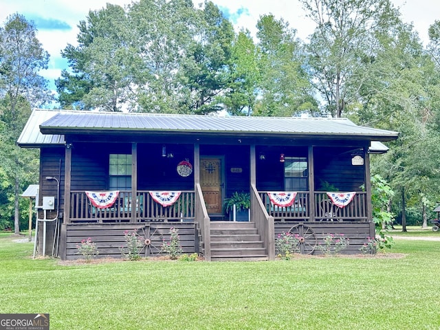 view of front facade with metal roof, a front lawn, and a porch