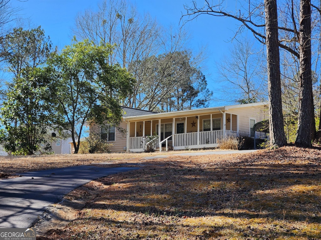 view of front facade with covered porch