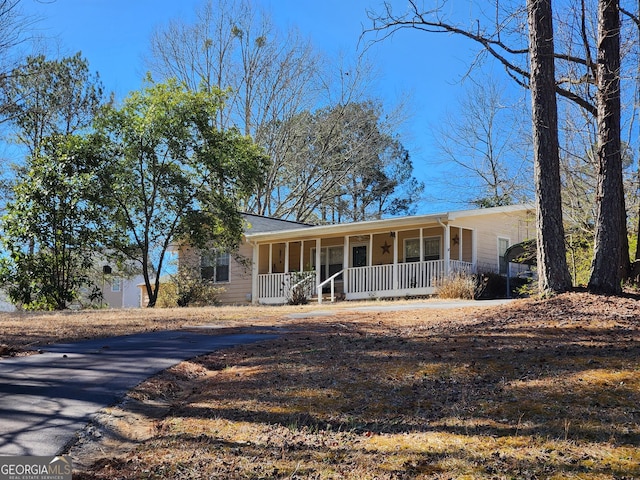 view of front facade with covered porch