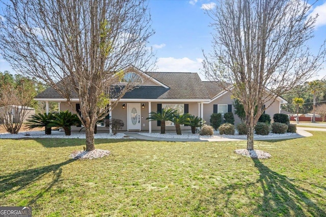 view of front of property featuring a front yard