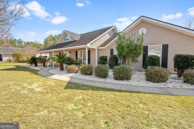 view of front of property featuring a front yard