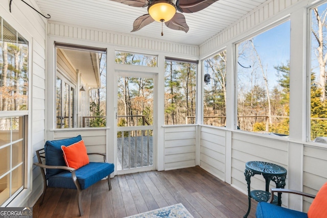 sunroom / solarium featuring ceiling fan