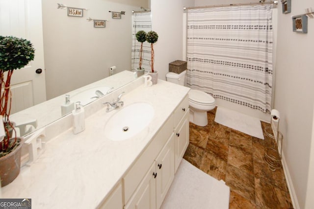 bathroom featuring toilet, curtained shower, vanity, and baseboards