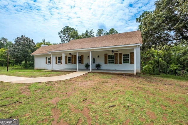 ranch-style home with a patio area, ceiling fan, and a front lawn