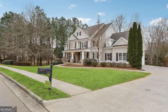 view of front facade featuring a porch and a front lawn