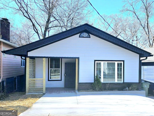 view of front of home featuring covered porch