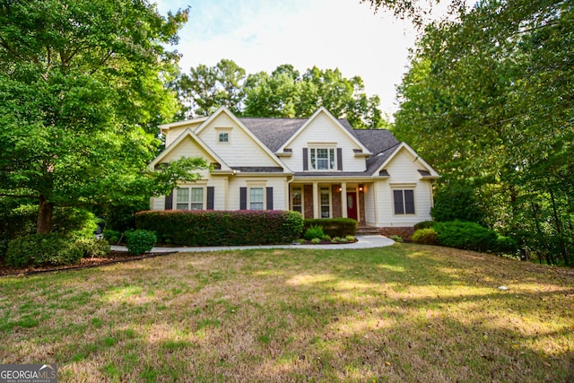 view of front of property with a front yard