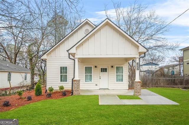 395 Lake Ave, Atlanta, GA 30318 - bungalow featuring board and batten siding, a front yard, and fence