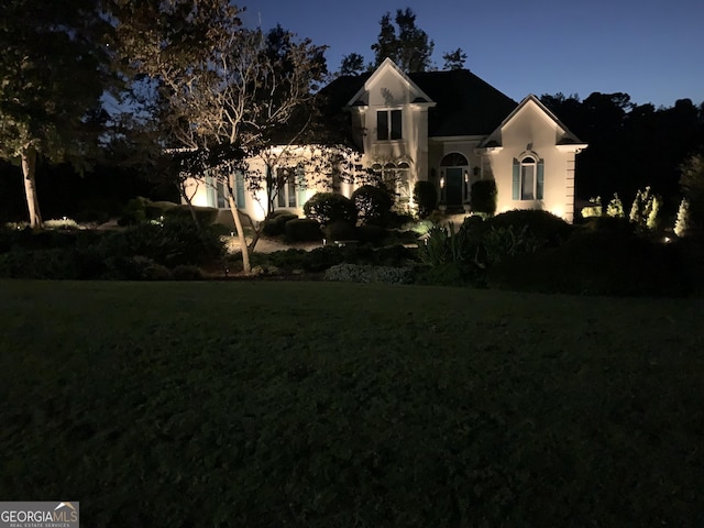 view of front of property with a front lawn