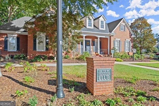 view of front facade featuring a front lawn and brick siding