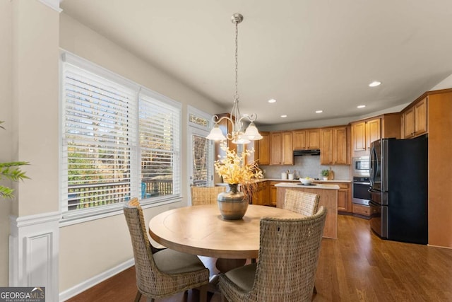 dining area featuring dark wood-style floors, baseboards, an inviting chandelier, and recessed lighting